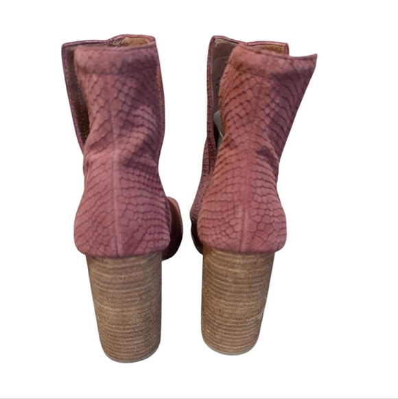 Jeffrey Campbell Oath Suede Pink Booties Peep Toe Snakeskin Embossed sz 8.5 - Picture 3 of 8